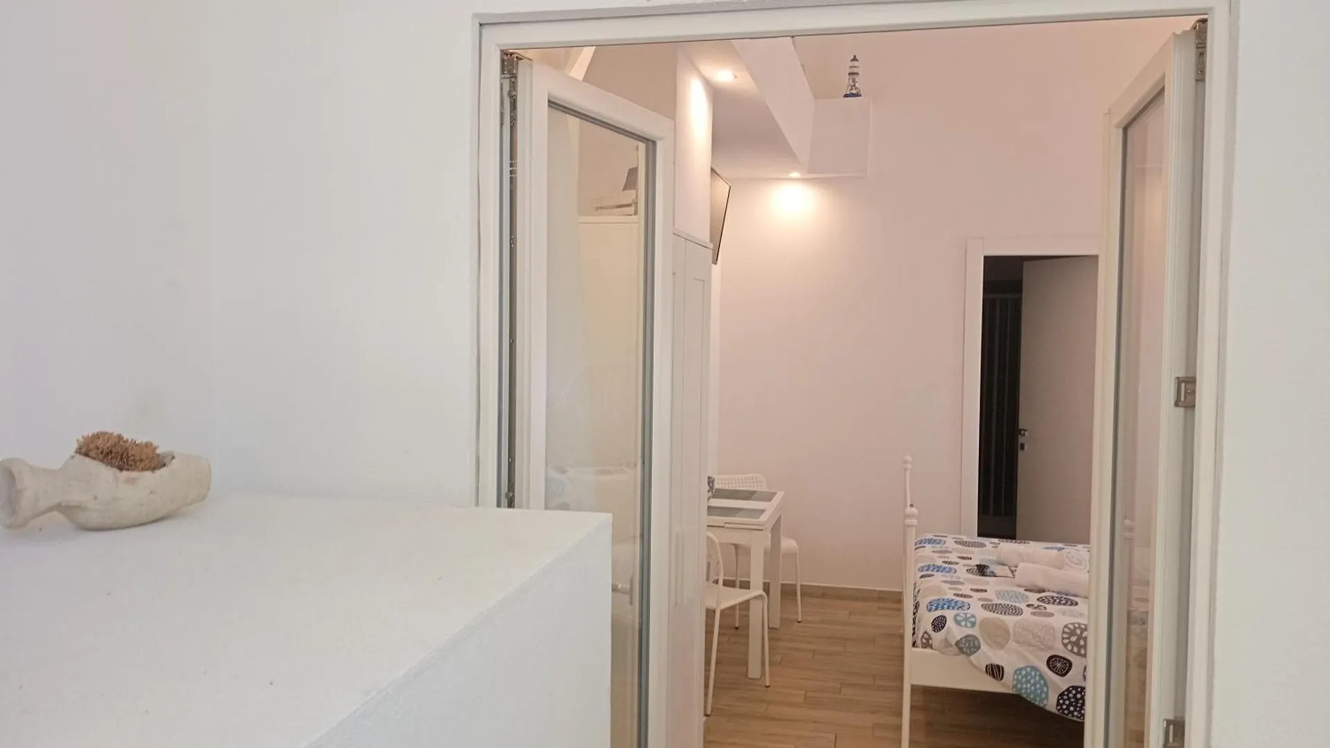 Guest house White Shell Rooms Self Check-In Affittacamere Alghero